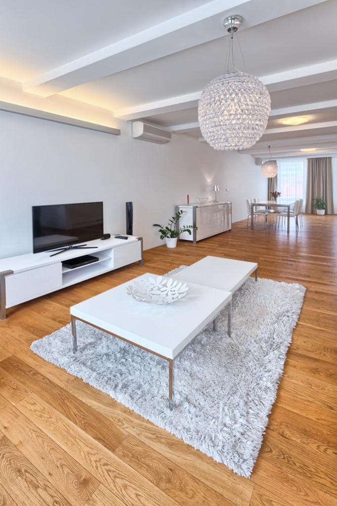 Wishlist Residences - Karlin Daire *