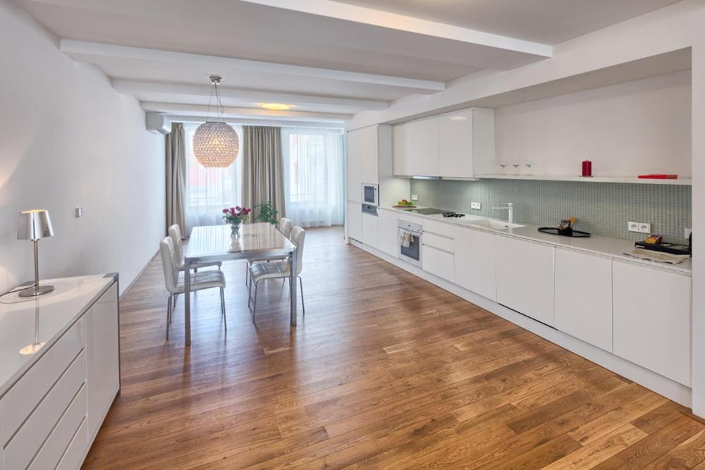 Wishlist Residences - Karlin Daire *
